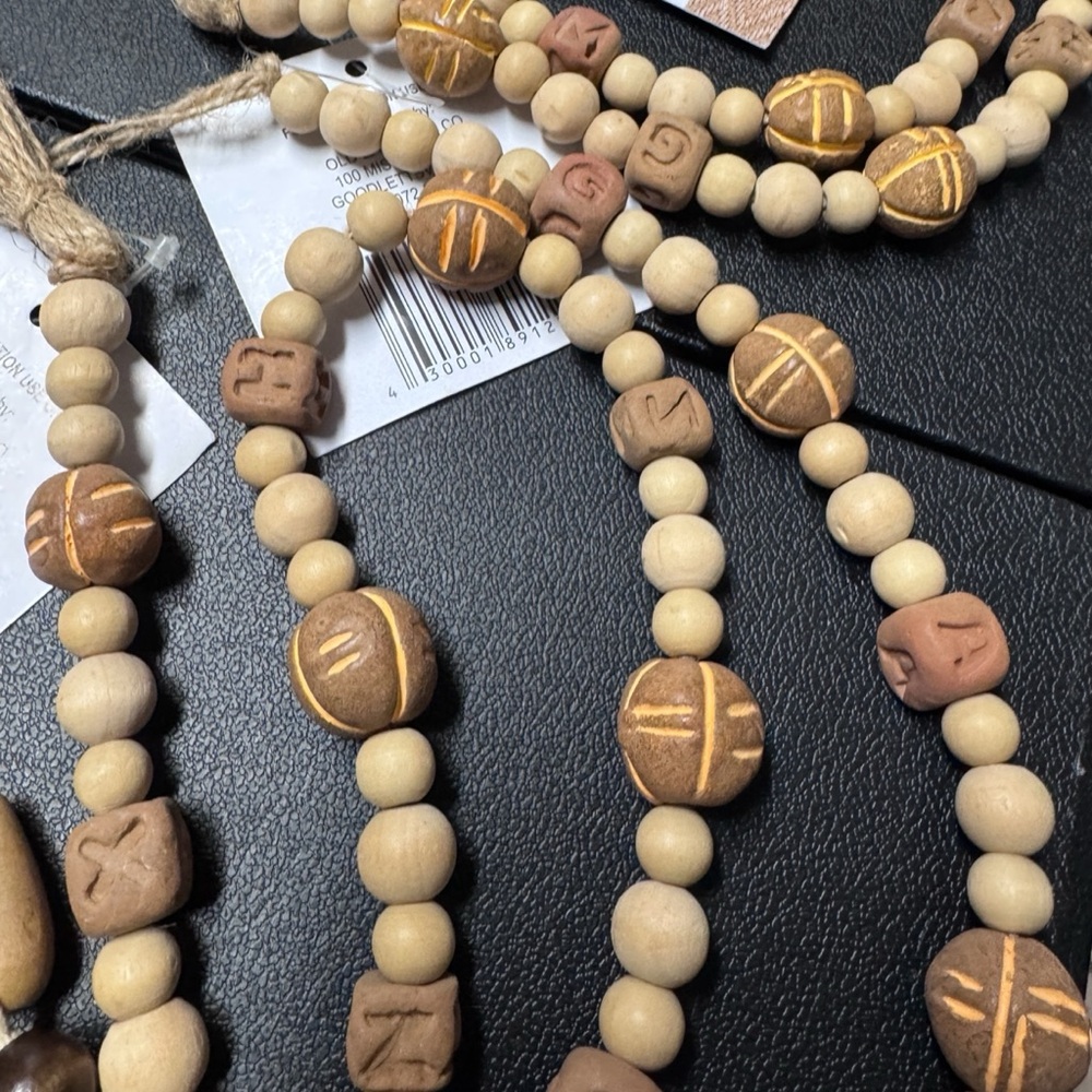 NWT 29.5" Wooden Bead Neutral Garland – Farmhouse Chic/Boho Neutral – Set of 5! - Picture 7 of 9